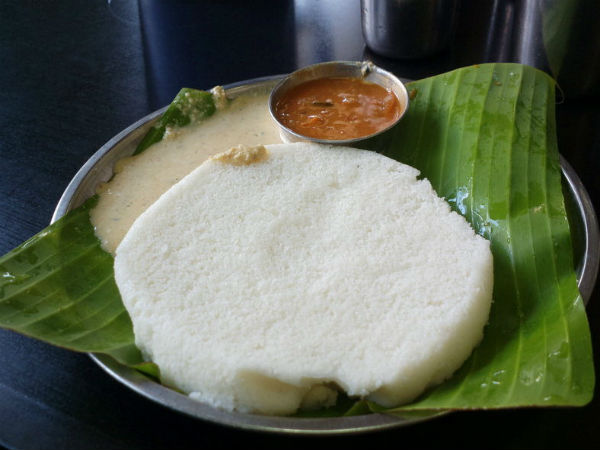 ರೇಣುಕಾಂಬ ತಟ್ಟೆ ಇಡ್ಲಿ ಹೋಟೆಲ್