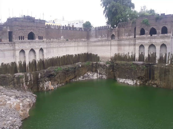 ಇಬ್ರಾಹಿಂ ಆದಿಲ್ ಷಾ ನಿರ್ಮಿಸಿದನು