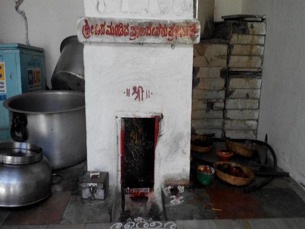 ತೆಂಗಿನಕಾಯಿ ಇಳಿಸಬೇಕು