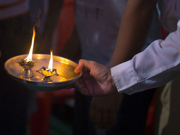 ಕರ್ಪೂರ ಕಾಂತಿಗೆ ಕಣ್ತೆರೆಯುತ್ತಾರೆ