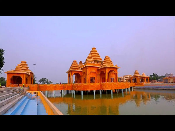 ಸರೋವರದ ಮಧ್ಯೆ ದೇವಾಲಯ