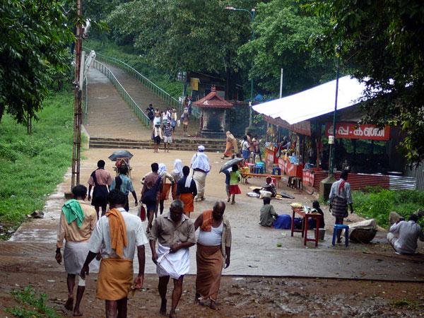 ಸಹಸ್ರಾರು ಭಕ್ತರು