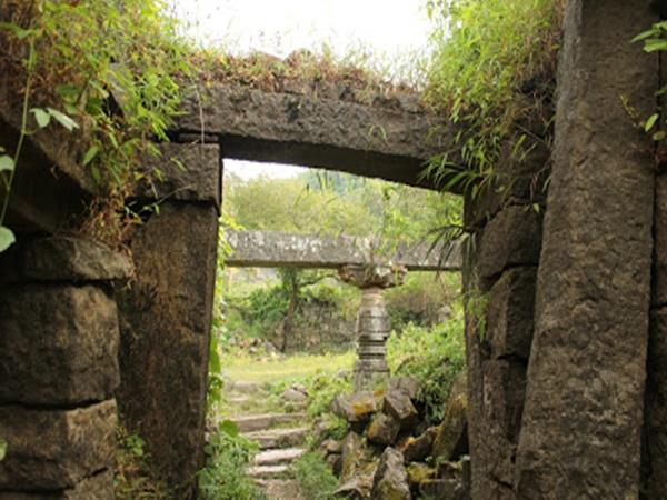 ಬೆತ್ತಲಾಗಿ ಹೋಗುತ್ತಿದ್ದ ಮಹಿಳೆಯರು