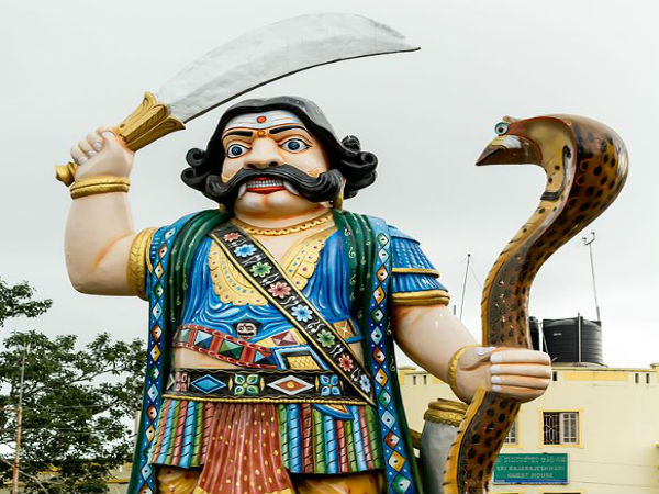 ಮಹಿಷಾಸುರನನ್ನು ಸಂಹರಿಸಿದ ದುರ್ಗೆ
