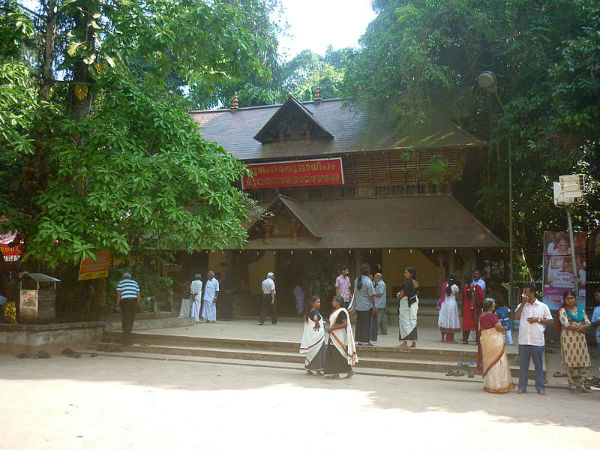 ಸಂತಾನ ಕರುಣಿಸುತ್ತಾನೆ ನಾಗರಾಜ