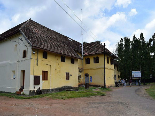 ಡಚ್ ಪ್ಯಾಲೇಸ್