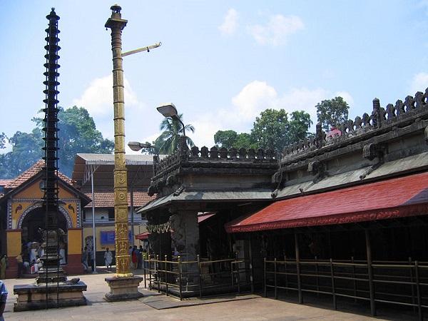 ಸಾವಿರಾರು ದೇವಾಲಯಕ್ಕೆ ಸಮ