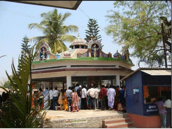 ಅಲ್ಲೇ ನೆಲೆಸಿದ ತಾಯಿ