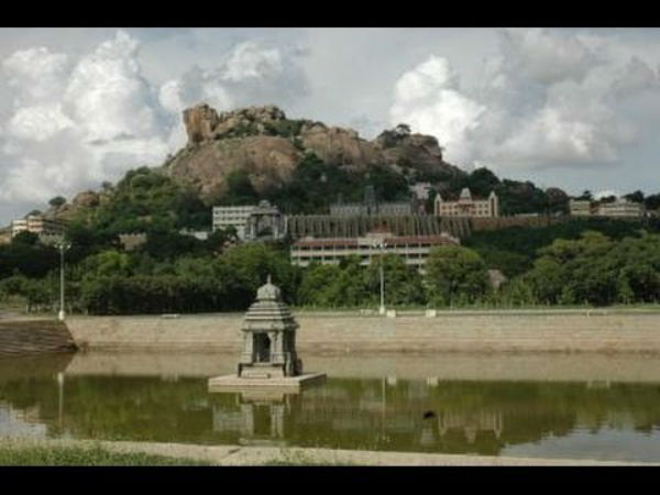 ಪವಿತ್ರ ಕೊಳಗಳು