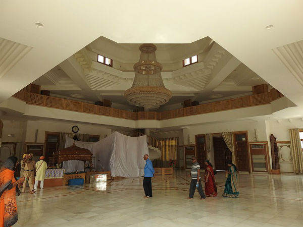 ಚಾರಿಟಿ ಕೆಲಸದಲ್ಲಿ ತೊಡಗಿಸಬೇಕು