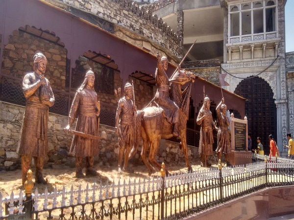 ವಸ್ತುಸಂಗ್ರಹಾಲಯಕ್ಕೆ ಭೇಟಿ ನೀಡಿ