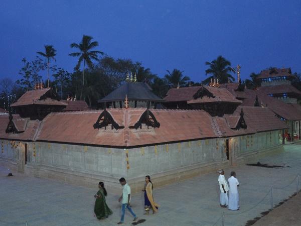 ನಾಲ್ಕು ಪ್ರವೇಶದ್ವಾರಗಳು