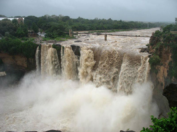ರಸ್ತೆ ಮೂಲಕ ತಲುಪವುದು