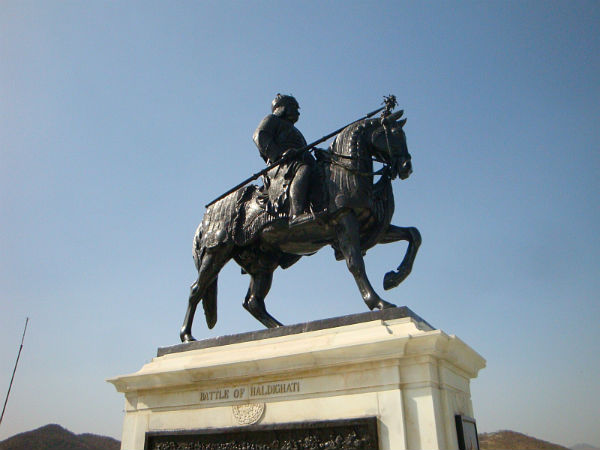 ಚೇತಕ್ ಮೇಲೆ ಮಹಾರಾಣ ಪ್ರತಾಪ್ ಮೂರ್ತಿ