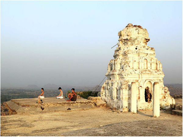 ತುದಿಯಲ್ಲಿದೆ ವೀರಭದ್ರ ದೇವಾಲಯ