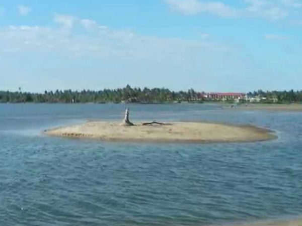 ಬೀಚ್ ಫುಟ್ಬಾಲ್ ಆನಂದಿಸಿ