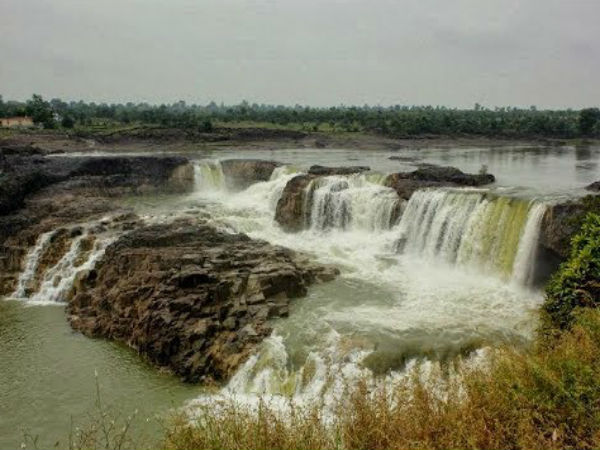 ಎರಡು ದೇವಾಲಯಗಳಿವೆ