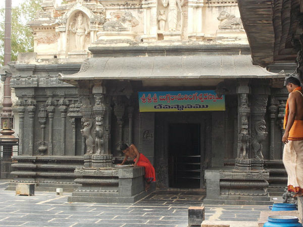 ಸ್ವಯಂಭು ಶಿವಲಿಂಗ