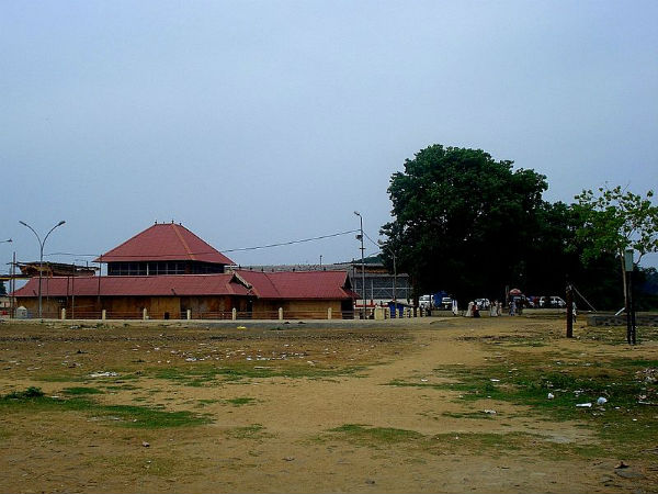 ಮಳೆಗಾಲದ ಪ್ರವಾಹದಲ್ಲಿ ಮುಳುಗುತ್ತದೆ ಶಿವಲಿಂಗ