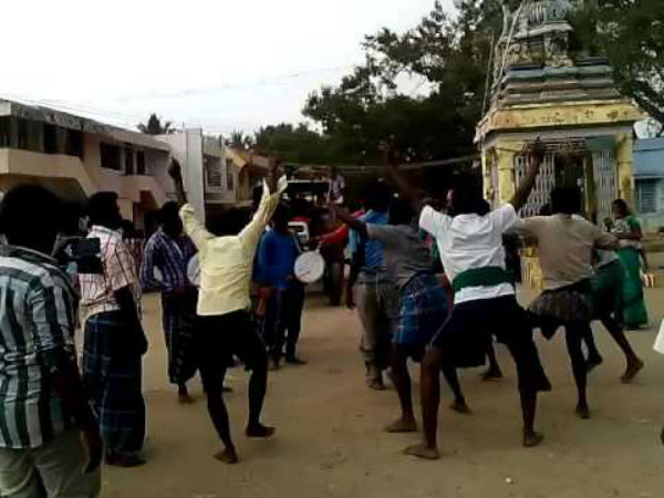 ಊರಿನೊಳಗೆ ಮಾತ್ರ ಚಪ್ಪಲಿ ಧರಿಸಲ್ಲ