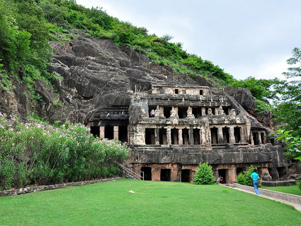 ಎಲ್ಲಿದೆ ಈ ಉಂದವಲ್ಲಿ ಗುಹೆ