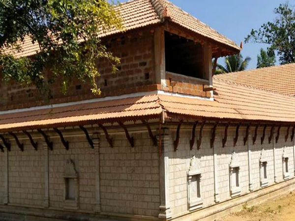 ಪ್ರಶ್ನೆ ಕೇಳುತ್ತಾರೆ