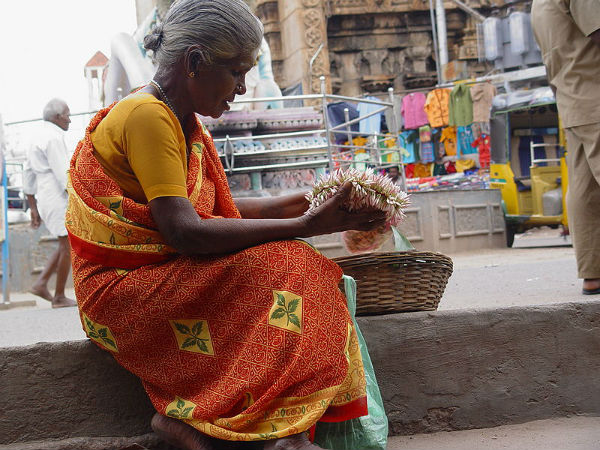 ಯಾರೂ ಚಪ್ಪಲಿ ಧರಿಸಲ್ಲ