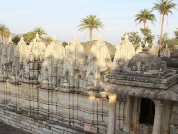 ಕುಂಭಾರಿಯ ಜೈನ ಮಂದಿರ