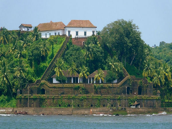 ಕೋಟೆಯನ್ನು ನಿರ್ಮಿಸಿದ್ದು ಯಾರು