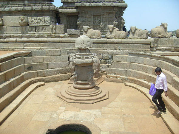 ಸುನಾಮಿಯಿಂದ ನಾಶವಾಯಿತು