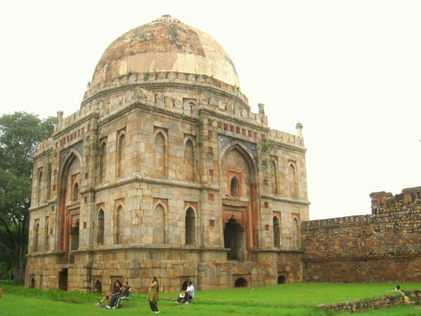 ಬಾರಾ ಗುಂಬಜ್