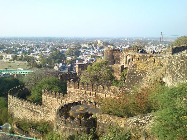 ಇತಿಹಾಸಕಾರರನ್ನೂ ಆಕರ್ಷಿಸುತ್ತದೆ