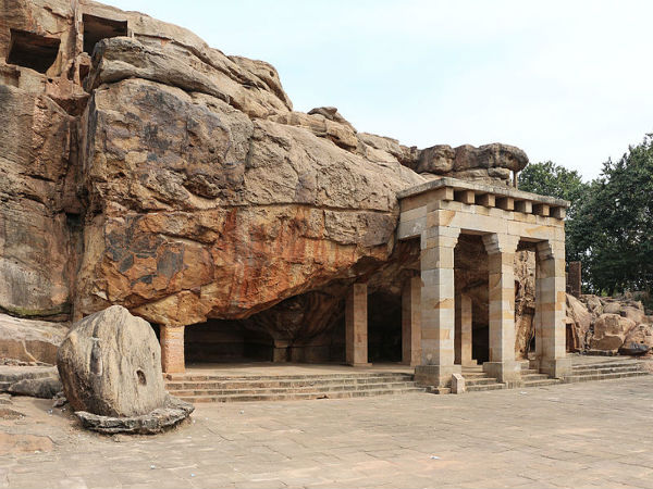 ರೈಲಿನ ಮೂಲಕ
