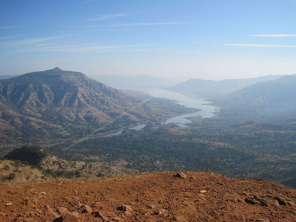 ಕೃಷ್ಣ ನದಿಯಲ್ಲಿ ನಿರ್ಮಿಸಲಾದ ಮೊದಲ ಅಣೆಕಟ್ಟು