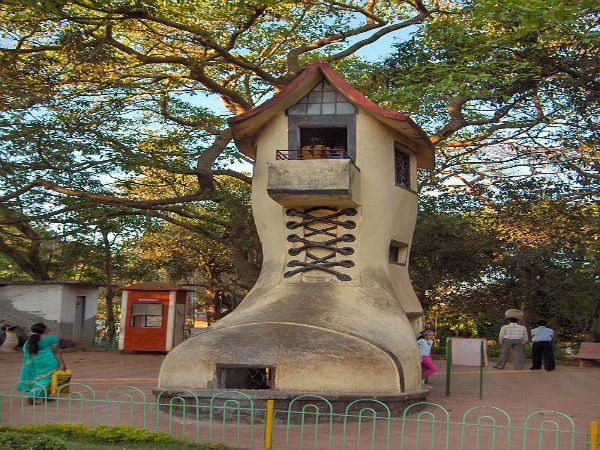 ಬೂಟ್ ಹೌಸ್