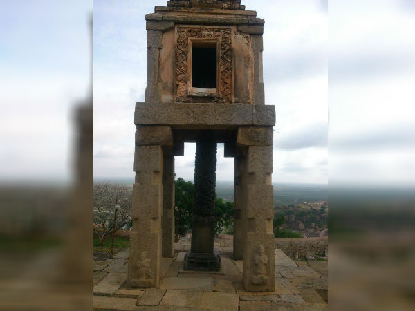 11 ಅಡಿ ಎತ್ತರದ ಕಂಬ