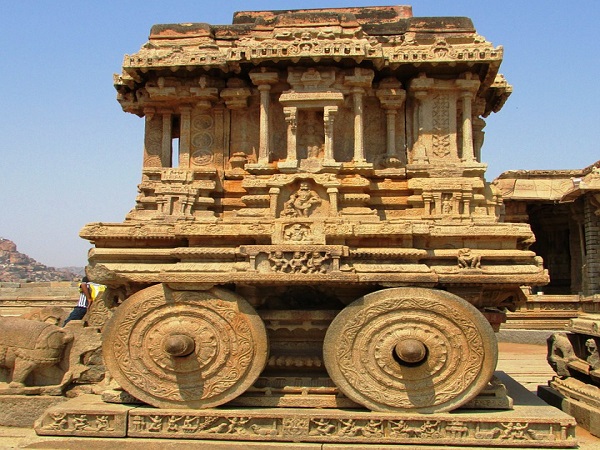 4. ``ಗತಕಾಲದ ಅವಶೇಷಗಳು, ತುಕ್ಕು ಬಣ್ಣಗಳು, ಆಕರ್ಷಕ ಭೂ ಸದೃಶ್ಯ’’ -ಹಂಪಿ