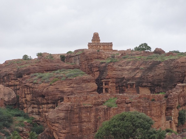 6. ಗುಹೆ ಮಂದಿರಗಳ ನೆಲೆಬೀಡು- ಬಾದಾಮಿ