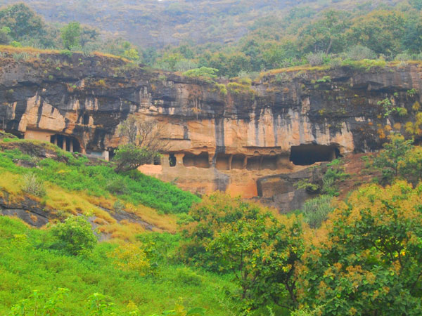 4) ಲೆನ್ಯಾದ್ರಿ ಗುಹೆಗಳು