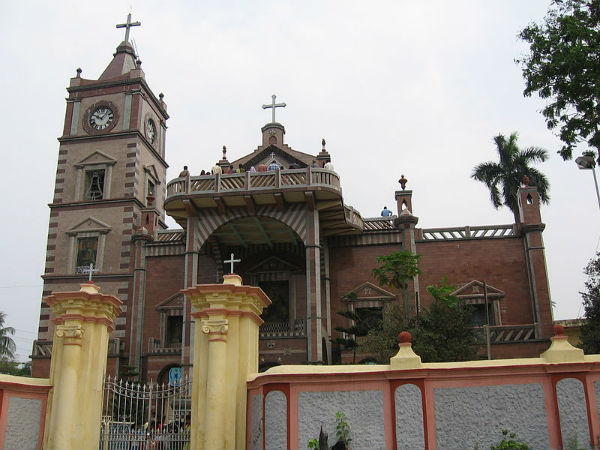 4. ಬೆಸಿಲಿಕಾ ಆಫ್ ದಿ ಹೋಲಿ ರೋಸರಿ ಚರ್ಚ್, ಬಾಂಡೆಲ್