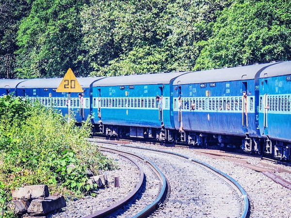 ದಿನ 5. ಗತಿಮಾನ್ ಎಕ್ಸ್ಪ್ರೆಸ್ನಲ್ಲಿ ದೆಹಲಿಯಿಂದ ಆಗ್ರಾ
