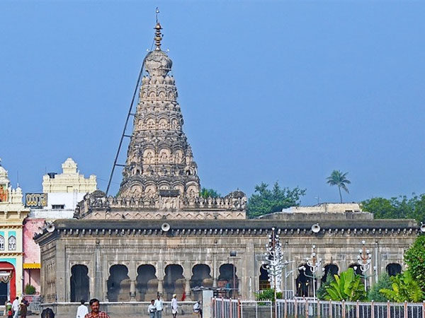 ೧. ಶರಣ ಬಸವೇಶ್ವರ ದೇವಸ್ಥಾನ
