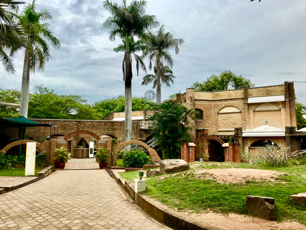 ಅರೋವಿಲ್ಲೆಯಲ್ಲಿ ವಾಸಿಸಿ