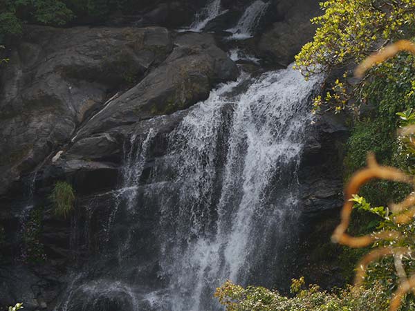 2) ಅಲೇಕನ್ ಜಲಪಾತ