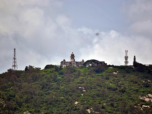 3) ಚಾಮುಂಡಿ ಬೆಟ್ಟ: