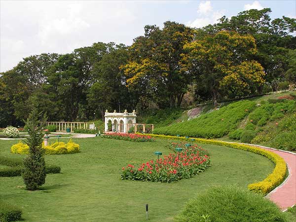 4) ಕನ್ನಂಬಾಡಿ ಕಟ್ಟೆ (ಬೃಂದಾವನ್ ಗಾರ್ಡನ್ಸ್)