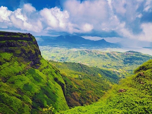ಮಂಚಿನ್ ಬೆಲೆ ಮತ್ತು ತಿಪ್ಪಗೊಂಡನ ಹಳ್ಳಿ
