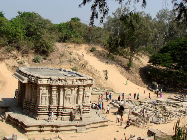 ತಲಕಾಡು ಬೆಂಗಳೂರಿನಿಂದ 134 ಕಿ.ಮೀ ಅಂತರ
