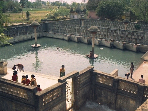 ಬಿಸಿನೀರಿನ ಬುಗ್ಗೆಗಳು (ಹಾಟ್ ಸ್ಪ್ರಿಂಗ್ಸ್)