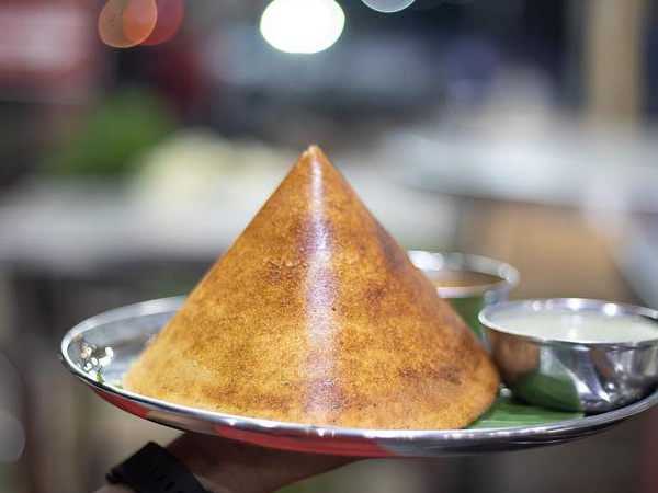 ಭಾರತೀಯ ಮತ್ತು ಪಾಶ್ಚಿಮಾತ್ಯ ಆಹಾರ ಲಭ್ಯ